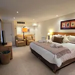 Chic Parisian Retreat Near Louvre, Cafes & Couture