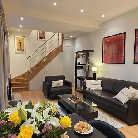 Apartment Chic Parisian Retreat Near Louvre, Cafes & Couture *