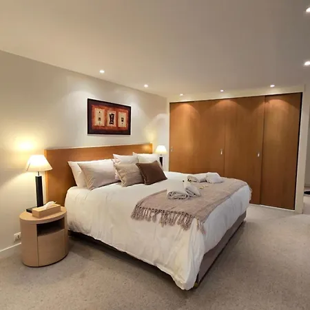 Chic Parisian Retreat Near Louvre, Cafes & Couture * Paris