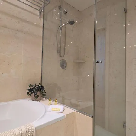 Apartment Chic Parisian Retreat Near Louvre, Cafes & Couture *
